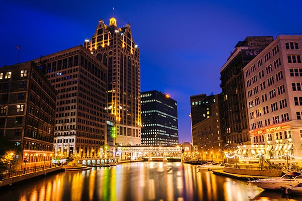 milwaukee downtown river at night